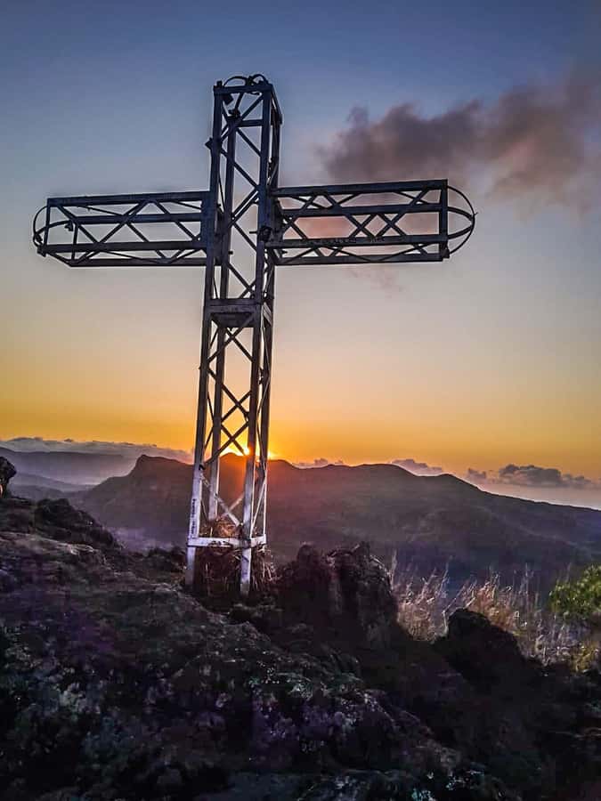 Sunrise hike at Le Morne Brabant with Local Guides (UNESCO) - Meeting the guide before dawn