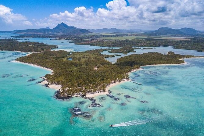 >TAXI ONLY< to DOLPHIN OR ILE AUX CERFS PARADISE ISLAND MAURITIUS - What the best driver service looks like