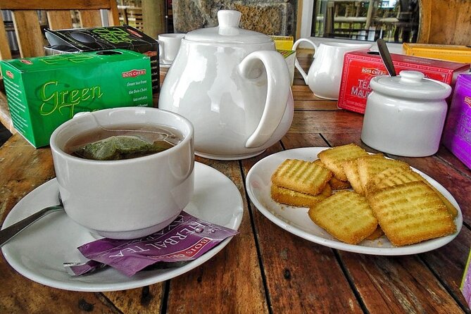 The Gorgeous East: Bois Cheri Tea factory, Rhumerie St-Aubin, Mahebourg & Lunch - Mahebourg market, food stalls, and souvenirs