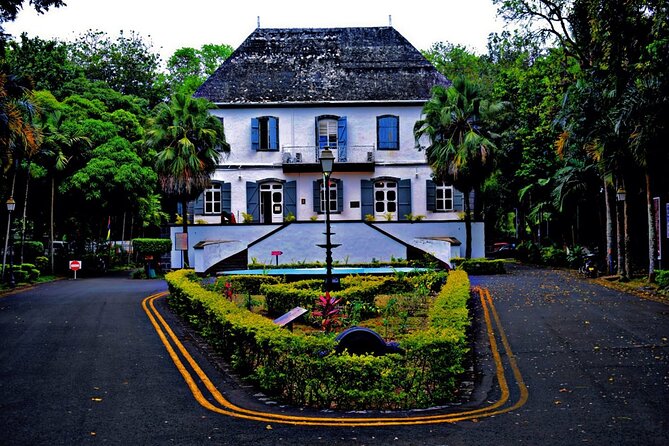 The Gorgeous East: Bois Cheri Tea factory, Rhumerie St-Aubin, Mahebourg & Lunch - Frederick Hendrick Museum and the first settlement