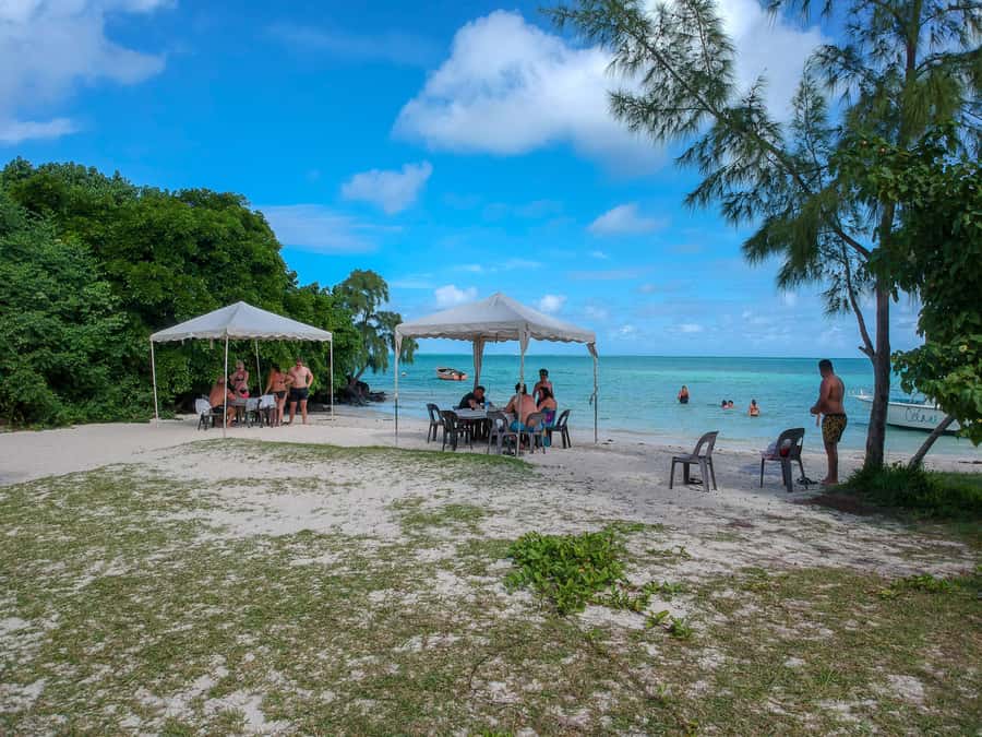Trou D'Eau Douce: 5 island tour Mauritius with lunch/drinks - Île aux Cerfs brings the famous beach scenery
