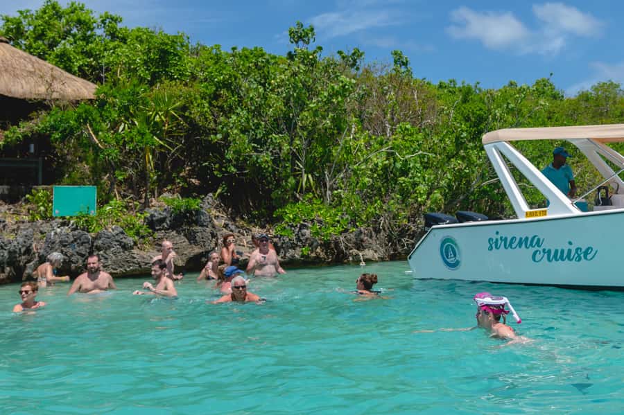 Trou d'Eau Douce: 5 Islands Tour with Snorkeling and BBQ - Leaving Cabane du Pêcheur by speedboat