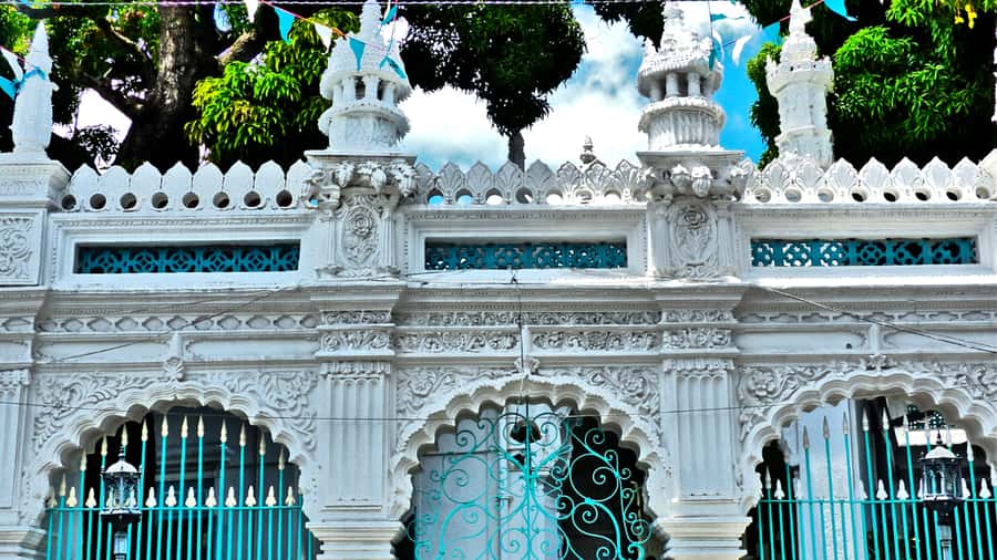 Unveiling the Ancient and Modern Port Louis - city tour - What the guide adds to the experience