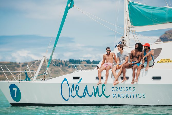 WEST Shared Cruise : OCÉANE Full Day Catamaran Ile aux Bénitiers - Why the West Coast is a good place for a boat day