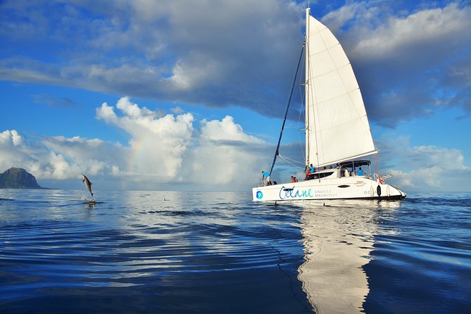 WEST Shared Cruise : OCÉANE Full Day Catamaran Ile aux Bénitiers - Tamarin Bay and the chance to see dolphins