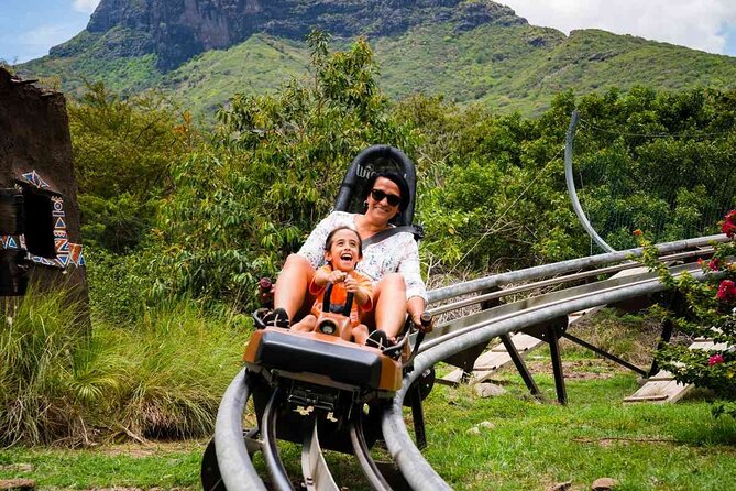 Wild South West Tour : SAFARI & TULAWAKA CASELA PARK & LE MORNE - La Prairie Beach and the view of Le Morne Mountain